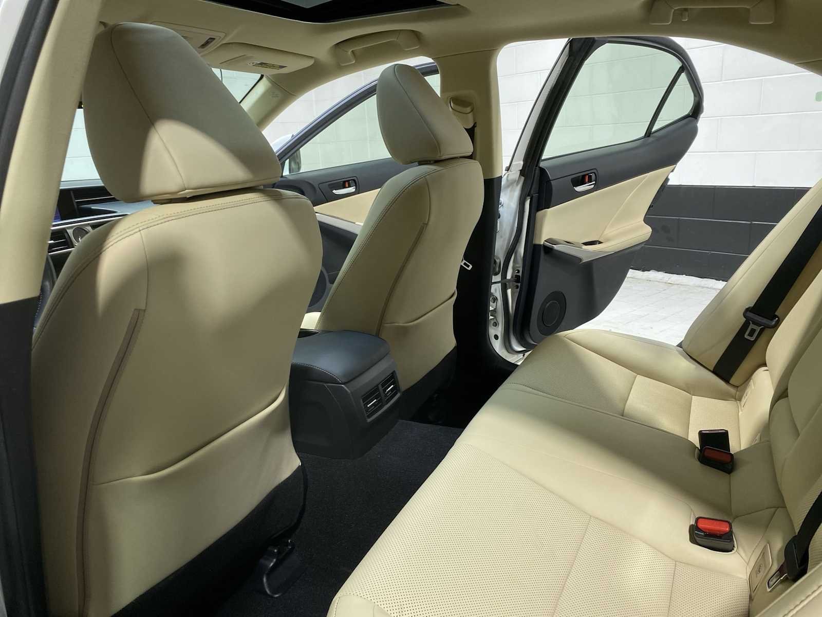 Used 2016 Eminent White Pearl Lexus  image 12