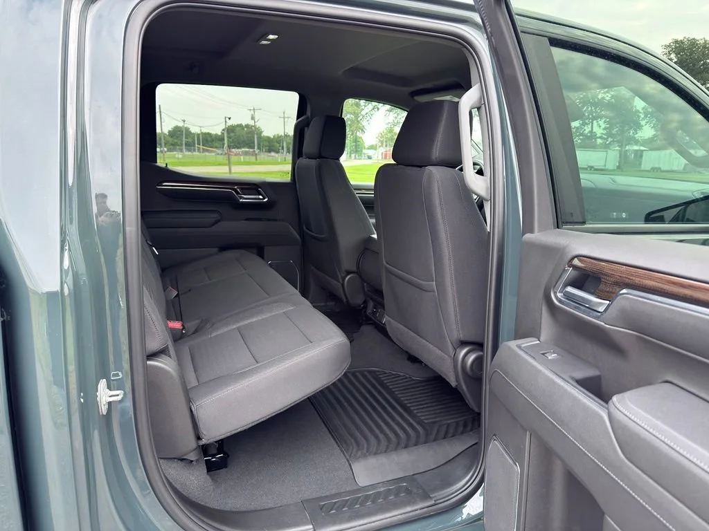 Used 2025 Cypress Gray Chevrolet LT image 31