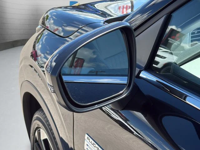 Used 2025 Black Mitsubishi SEL Platinum Edition image 32