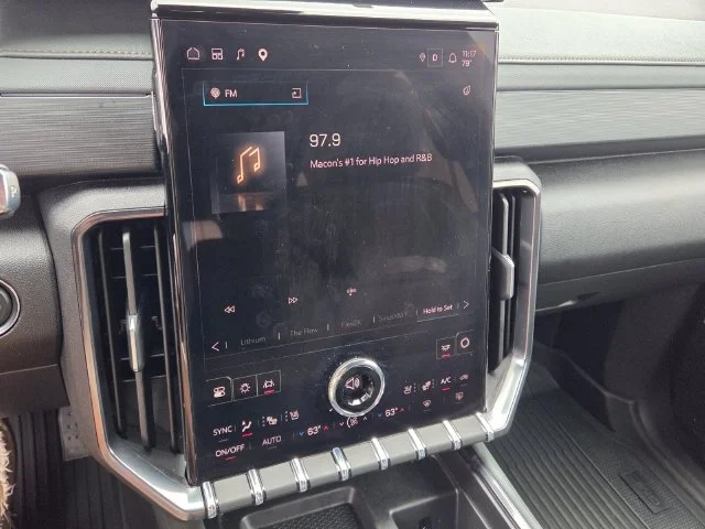 Used 2026 White GMC AT4 image 23