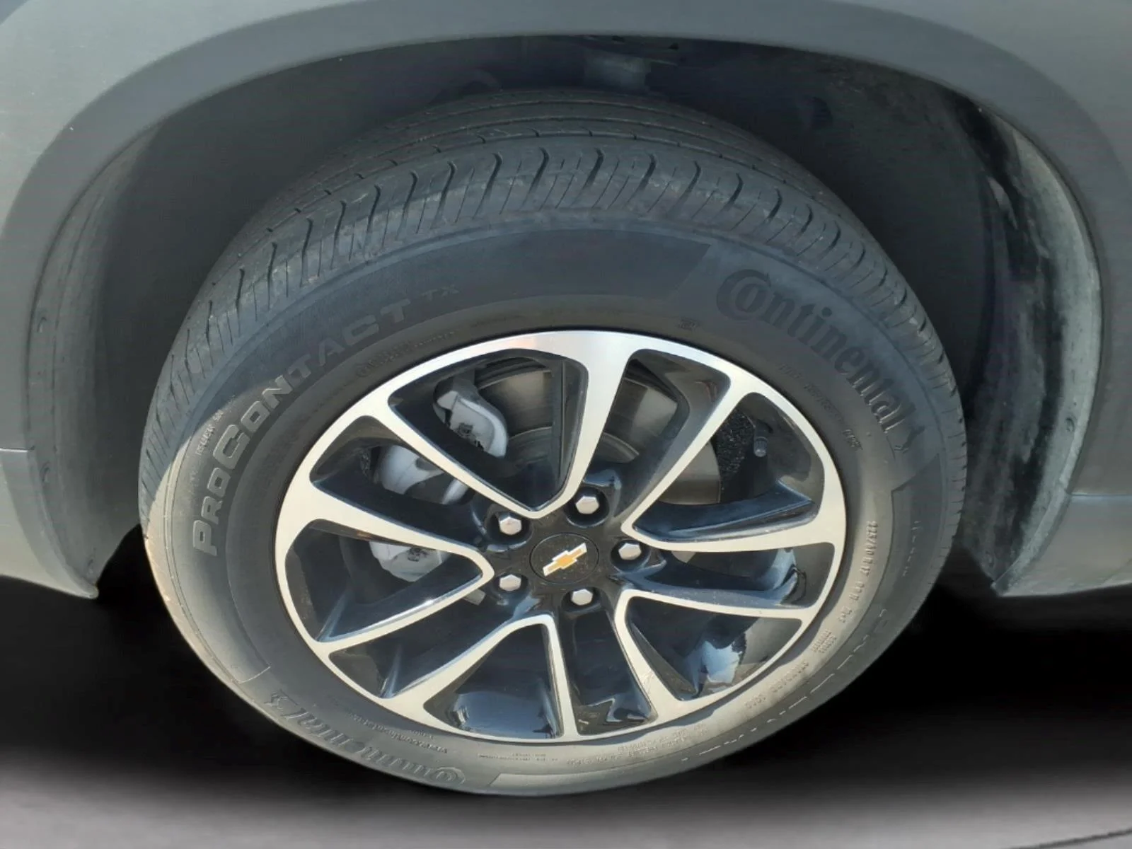 Used 2025 Sterling Gray Metallic Chevrolet LT image 9
