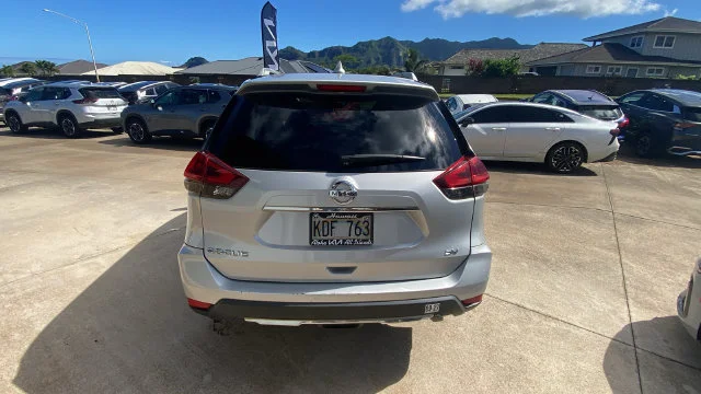 Used 2018 Silver Nissan SV image 4