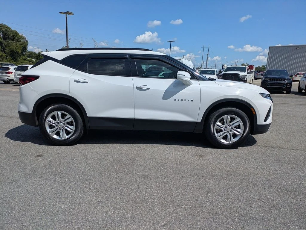 Used 2022 White Chevrolet LT image 3