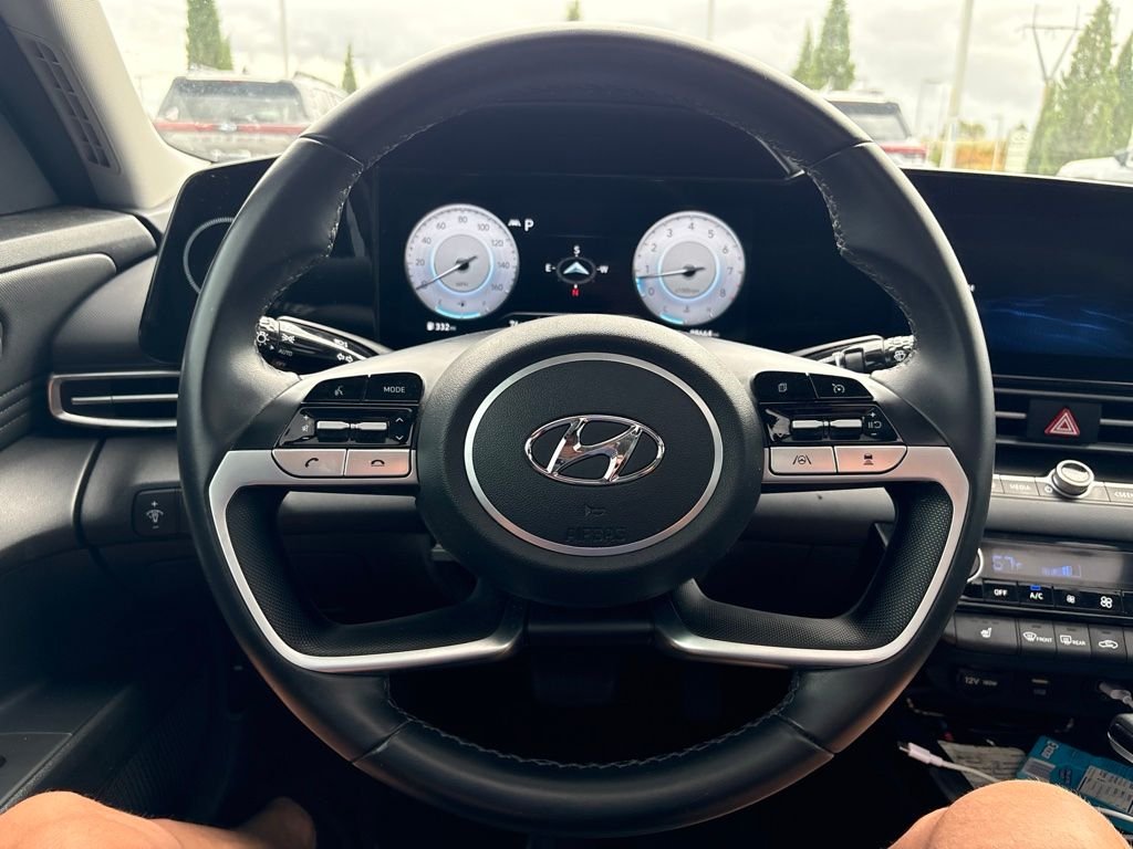 Used 2023 Black Hyundai Limited image 2