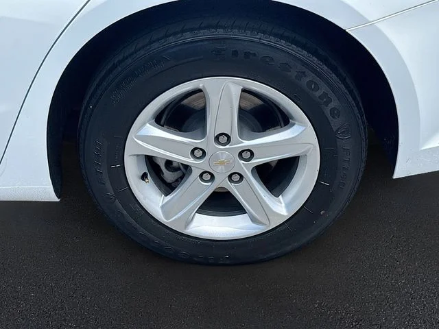 Used 2024 White Chevrolet LT image 29