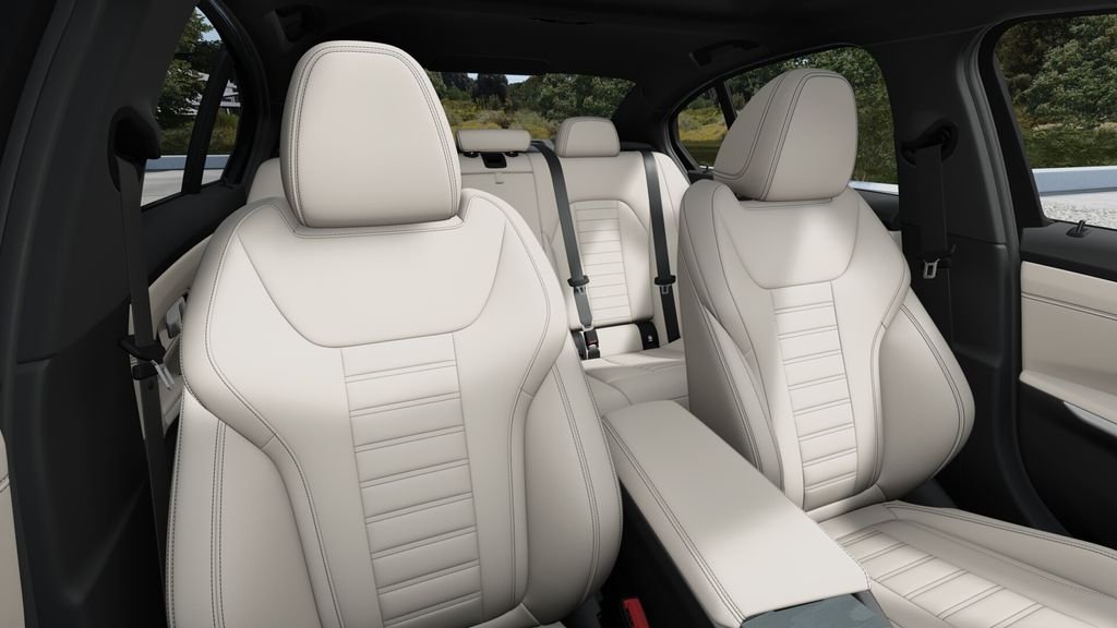 New 2026 Black Sapphire Metallic BMW 330i image 33