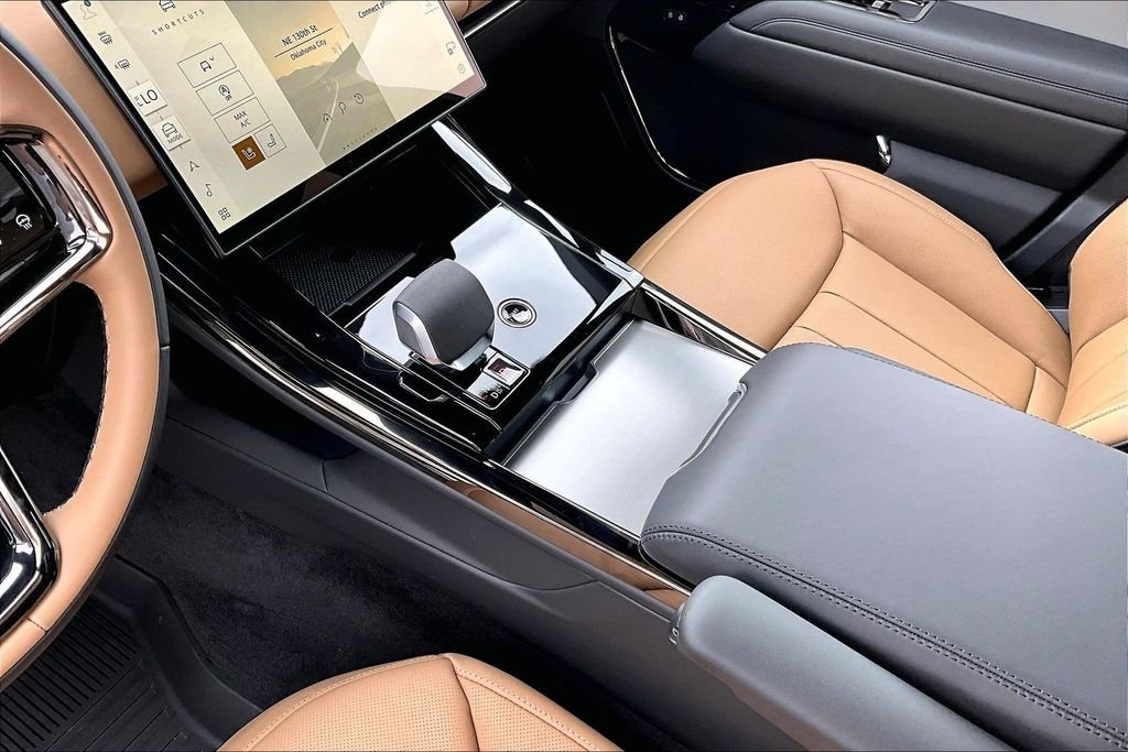 New 2026 Fuji White Land Rover Dynamic SE image 8