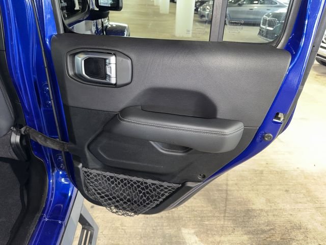 Used 2020 Ocean Blue Metallic Clearcoat Jeep Unlimited Sahara image 11