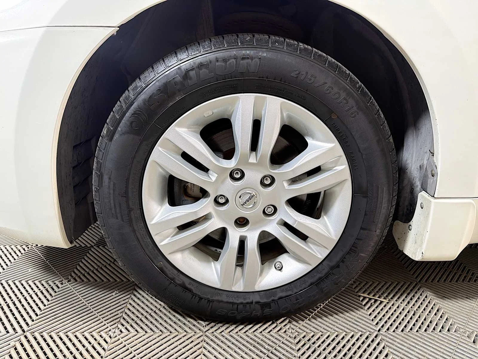 Used 2011 Winter Frost Pearl Nissan 2.5 SL image 24