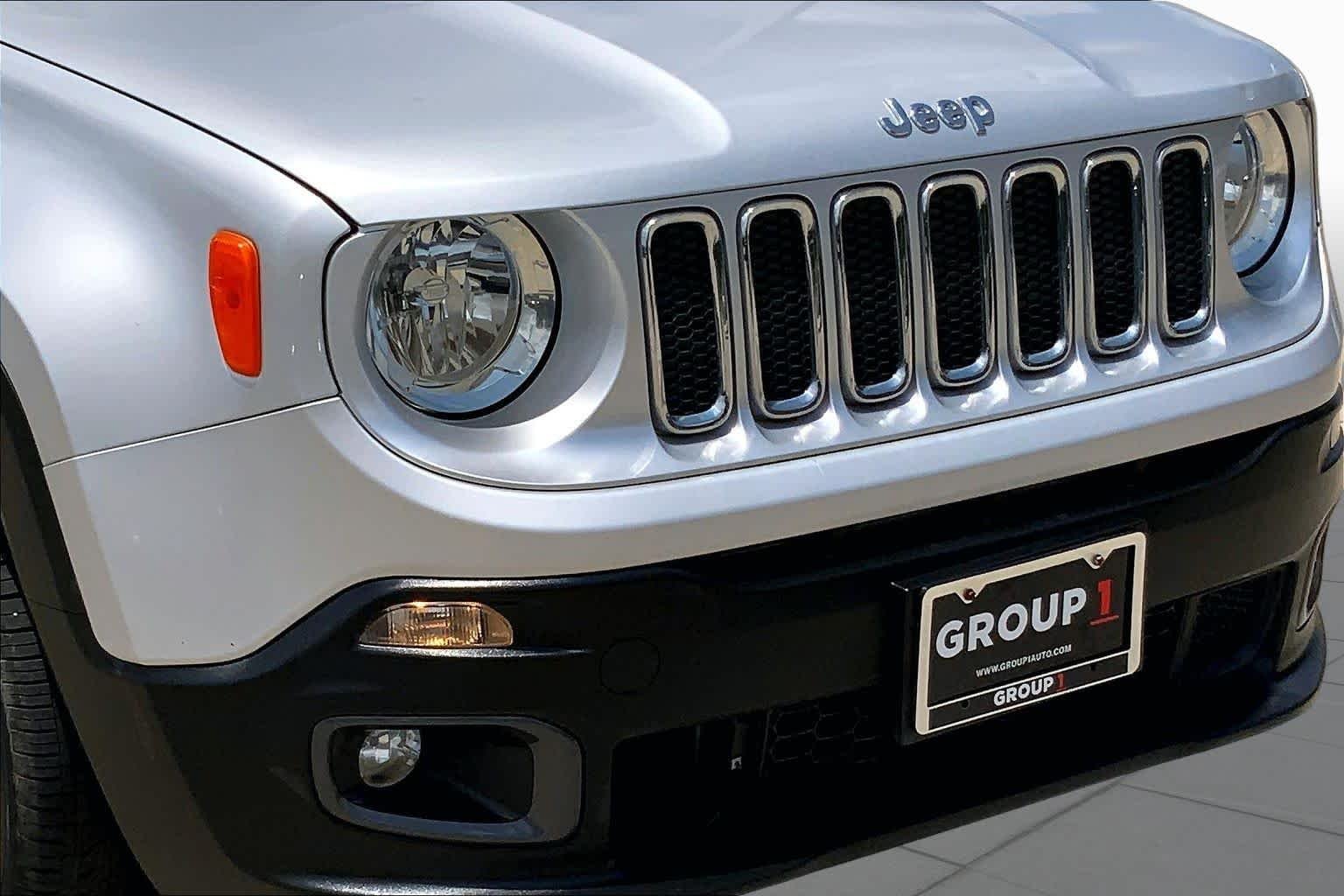 Used 2016 Glacier Metallic Jeep Limited image 30