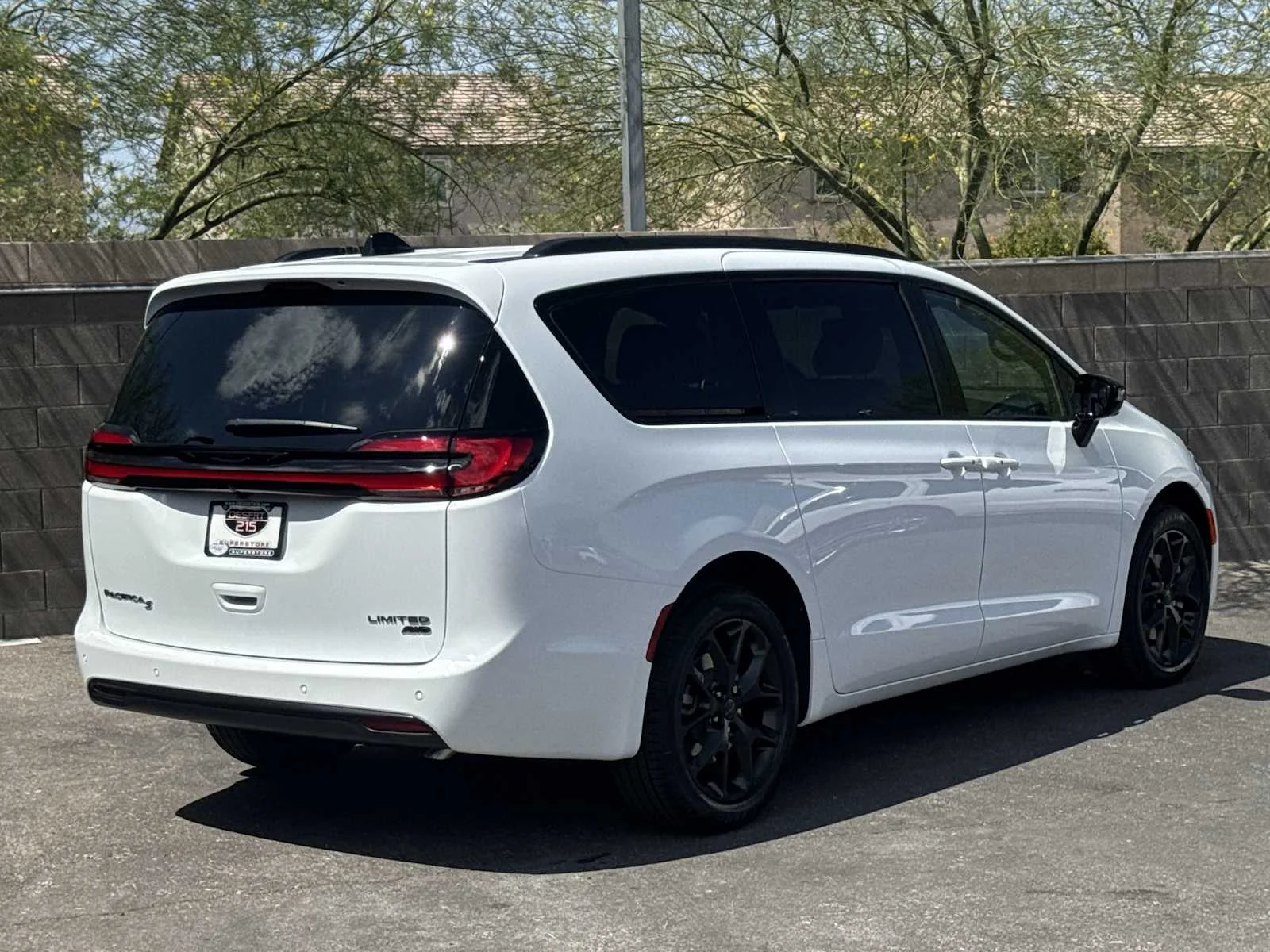 New 2027 Bright White Clear-Coat Exterior Paint Chrysler Limited image 8