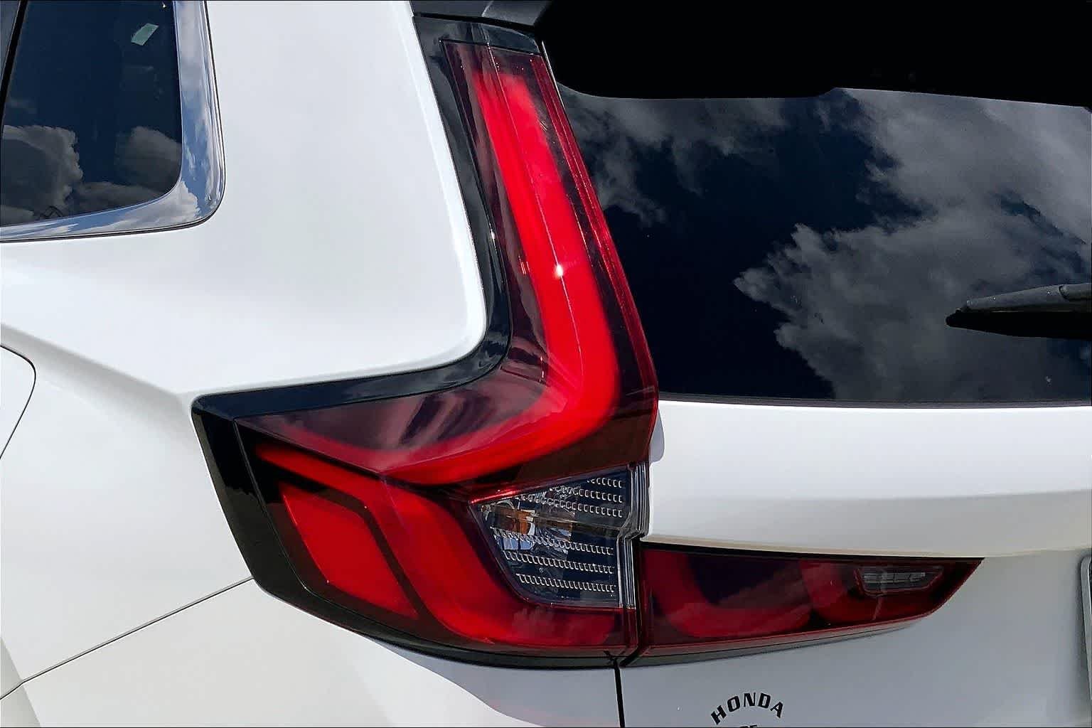 Used 2023 Platinum White Pearl Honda Sport image 28