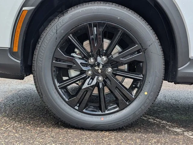 New 2026 White Diamond Mitsubishi LE image 3
