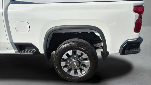 Used 2022 Summit White Chevrolet Custom image 35