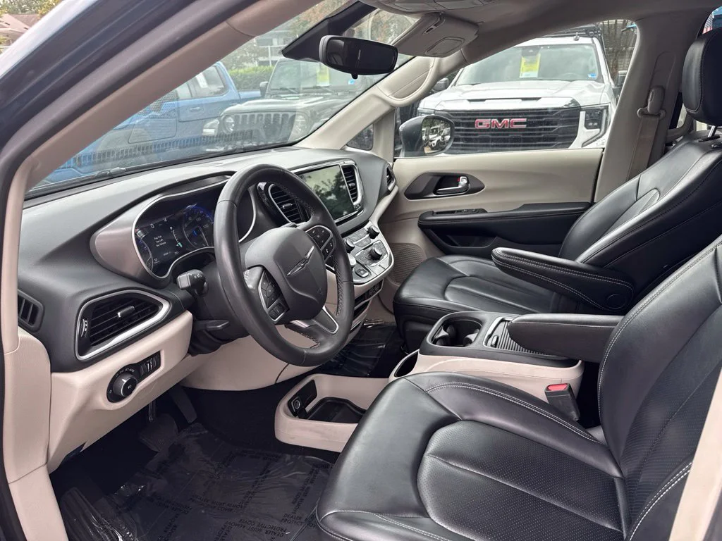 Used 2023 Blue Chrysler Touring L image 15