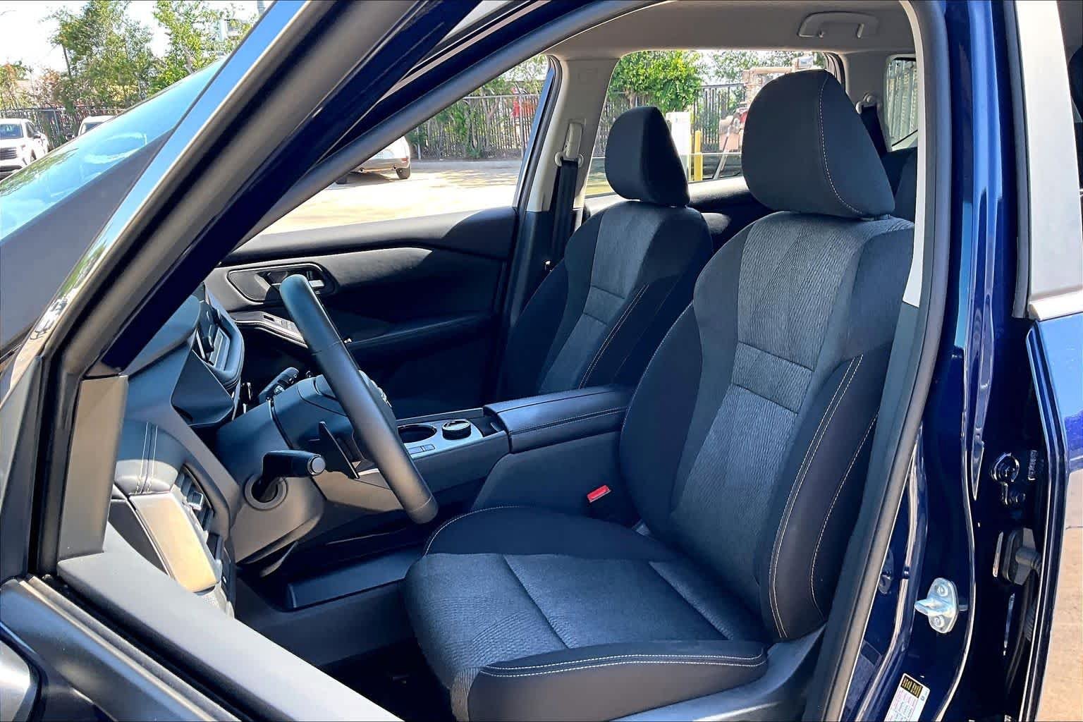 Used 2025 Deep Ocean Blue Pearl Nissan SV image 8