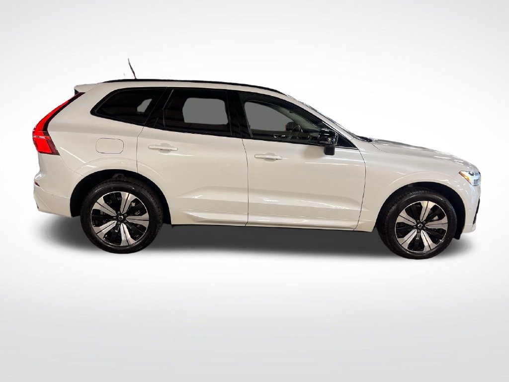 Used 2025 Crystal White Volvo T8 Plus image 7