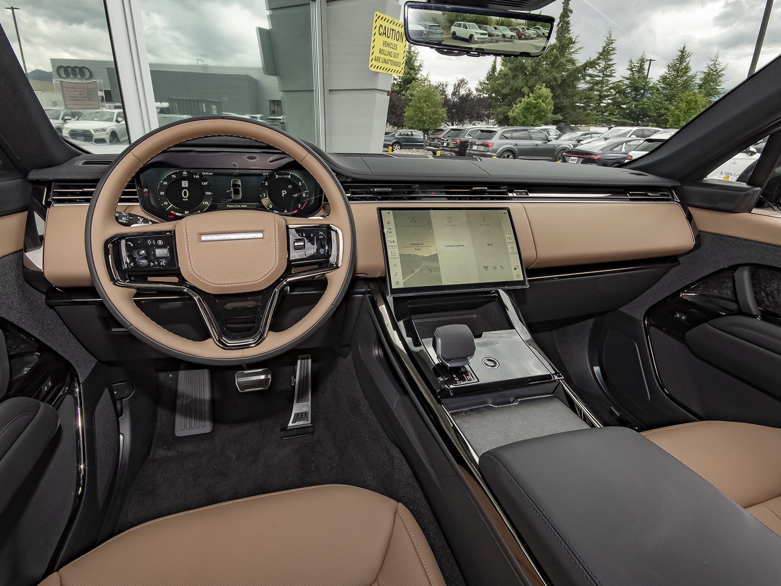 New 2026 Santorini Black Land Rover Dynamic SE image 35