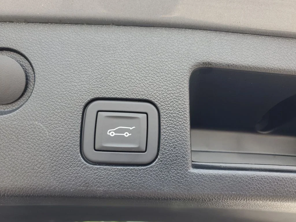 Used 2025 Gray Chevrolet RS image 17