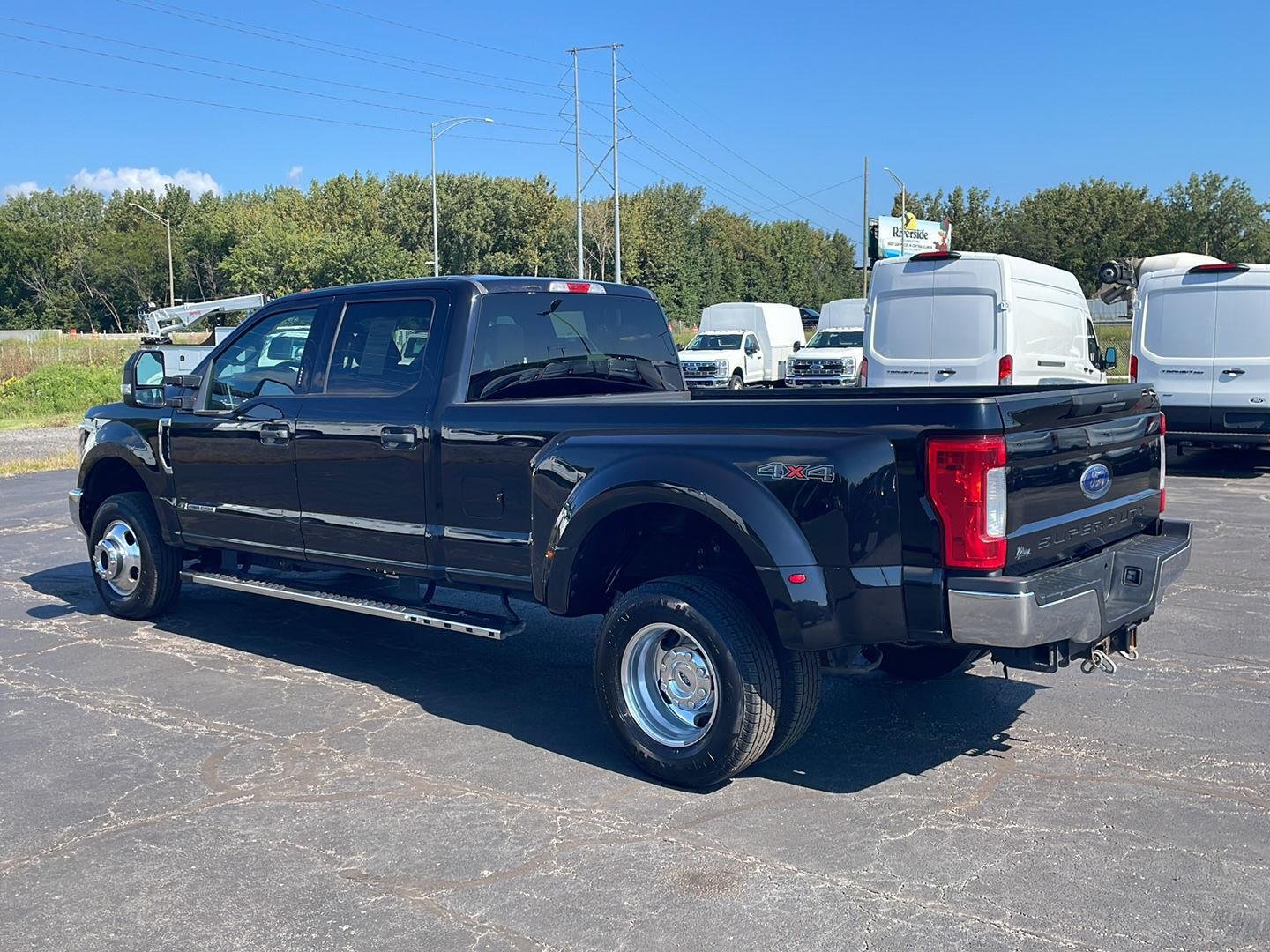 Used 2019 Agate Black Metallic Ford XLT image 30