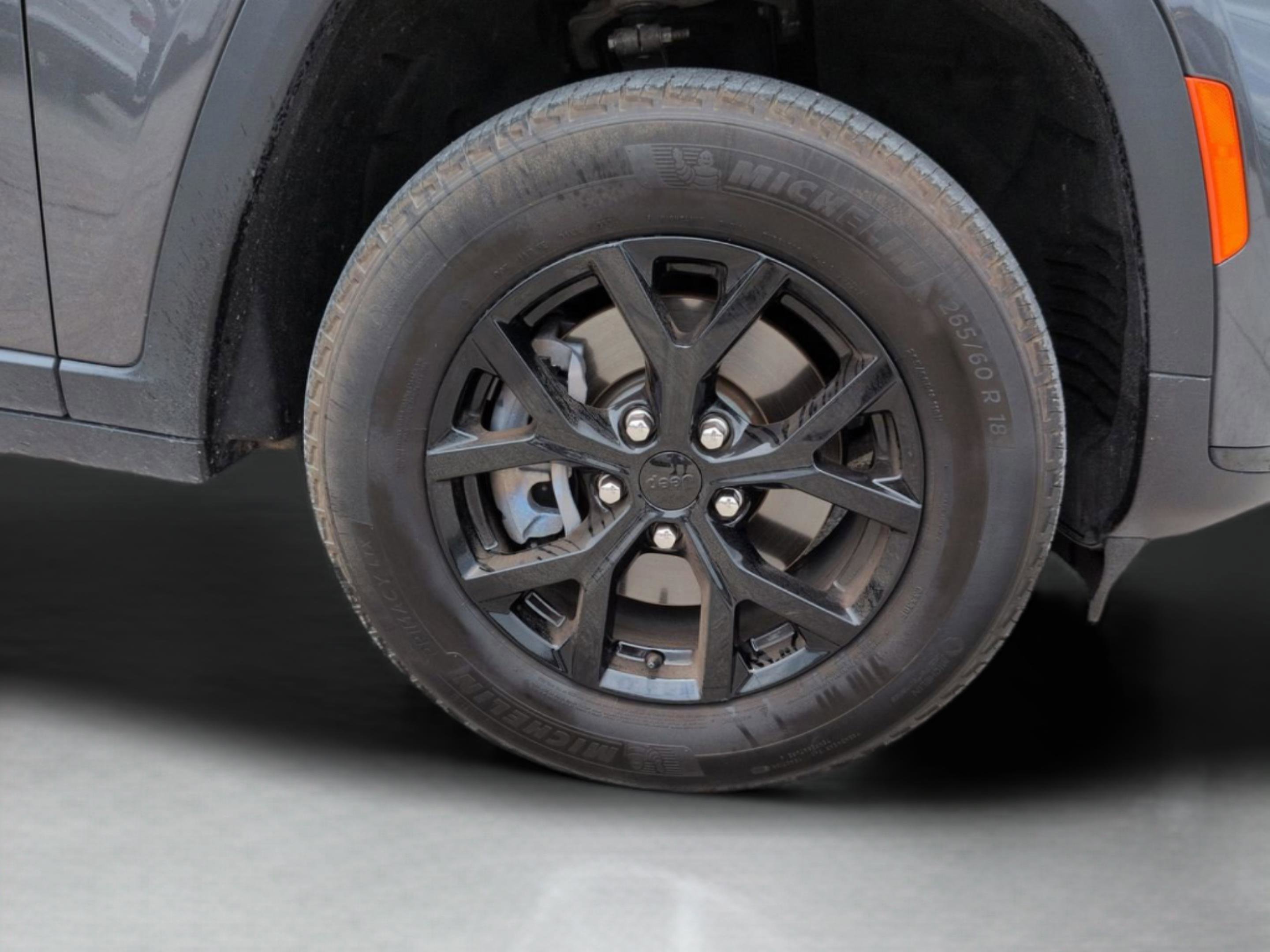 Used 2024 Baltic Gray Metallic Clearcoat Jeep Altitude image 33