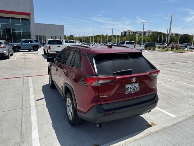 Used 2019  Toyota LE image 4