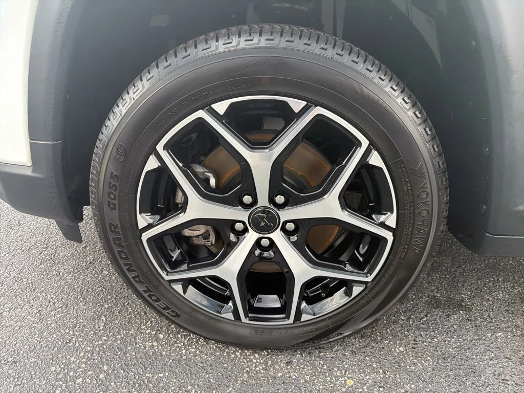 Used 2025 White Jeep Limited image 9