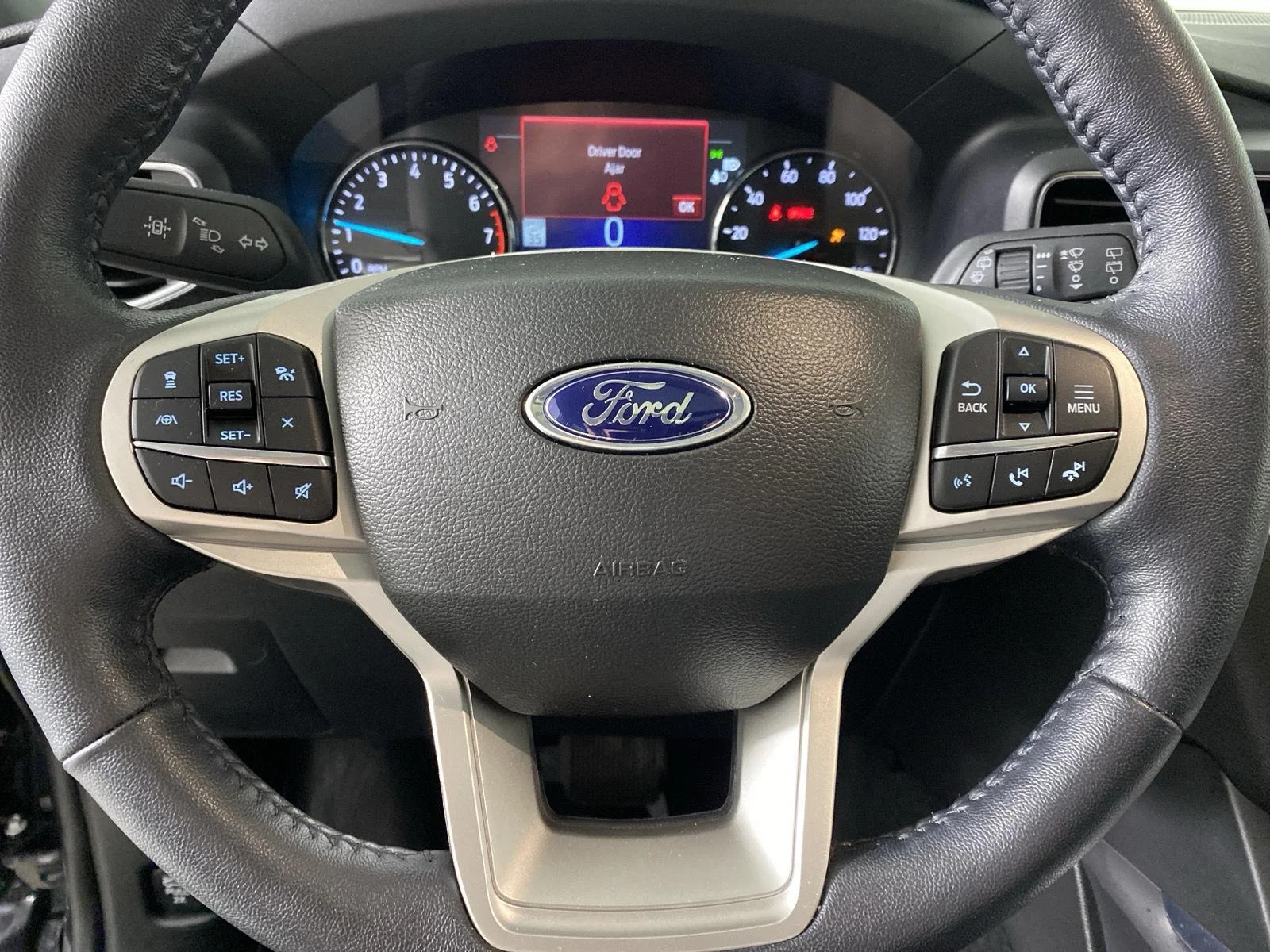 Used 2023 Agate Black Metallic Ford XLT image 17