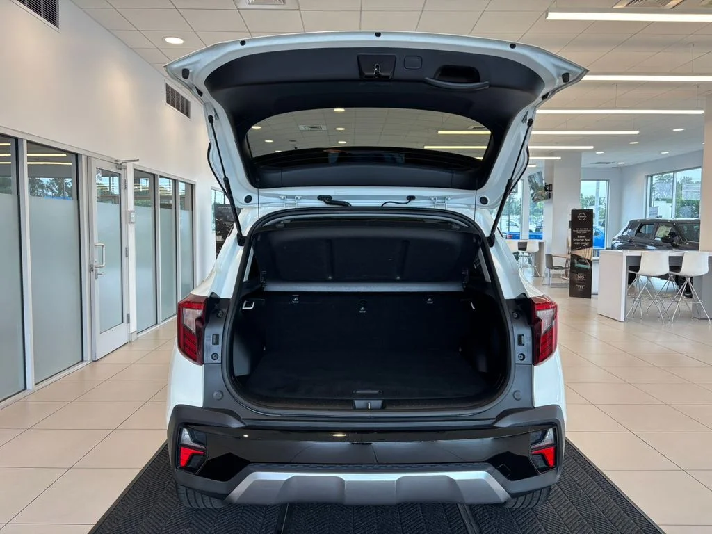 Used 2024 White Kia SX image 9
