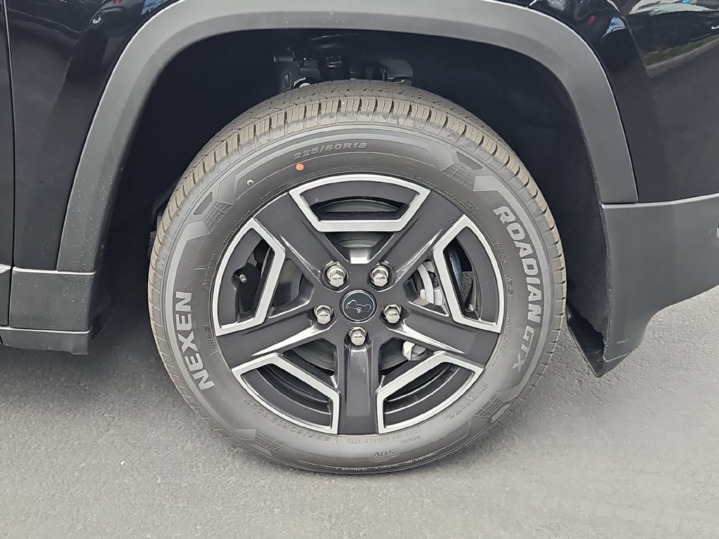 New 2026 Diamond Black Crystal Pearl-Coat Exterior Paint Jeep Limited image 30
