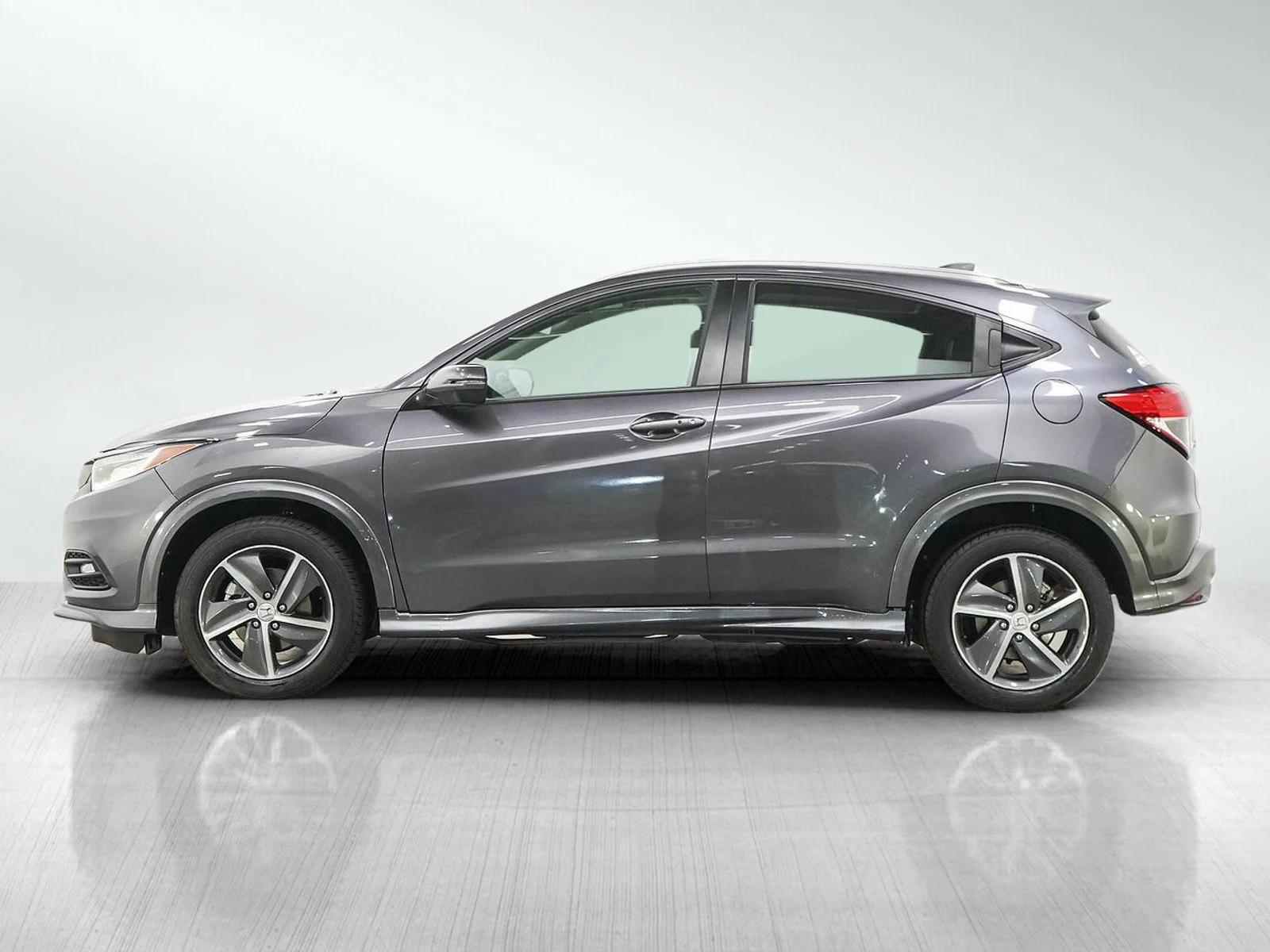 Used 2019  Honda 5D WAGON TOURING 4WD AUTO image 2