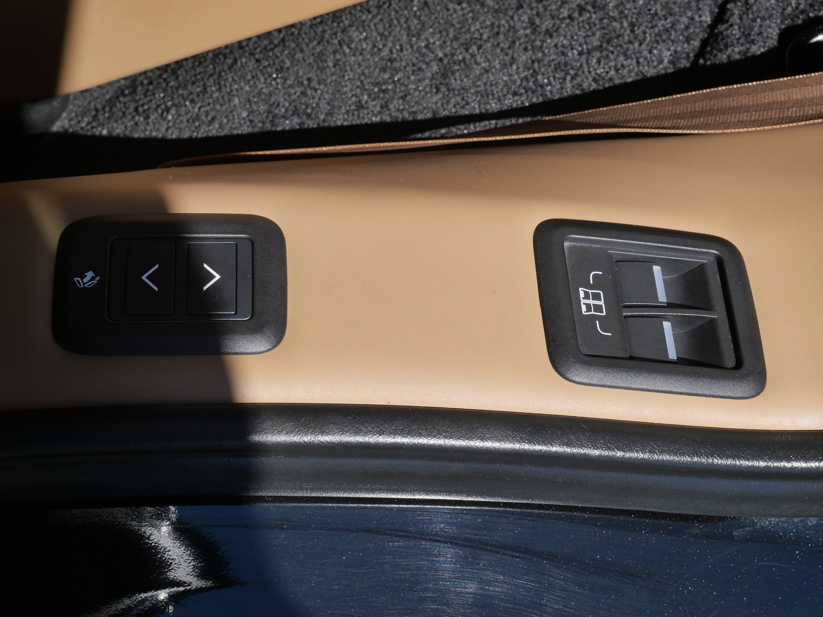 Used 2023 Black Land Rover Autobiography image 17
