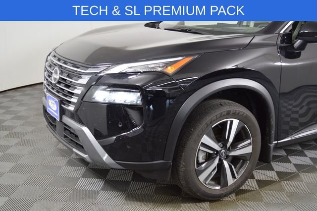 Used 2025 Black Nissan SL image 2