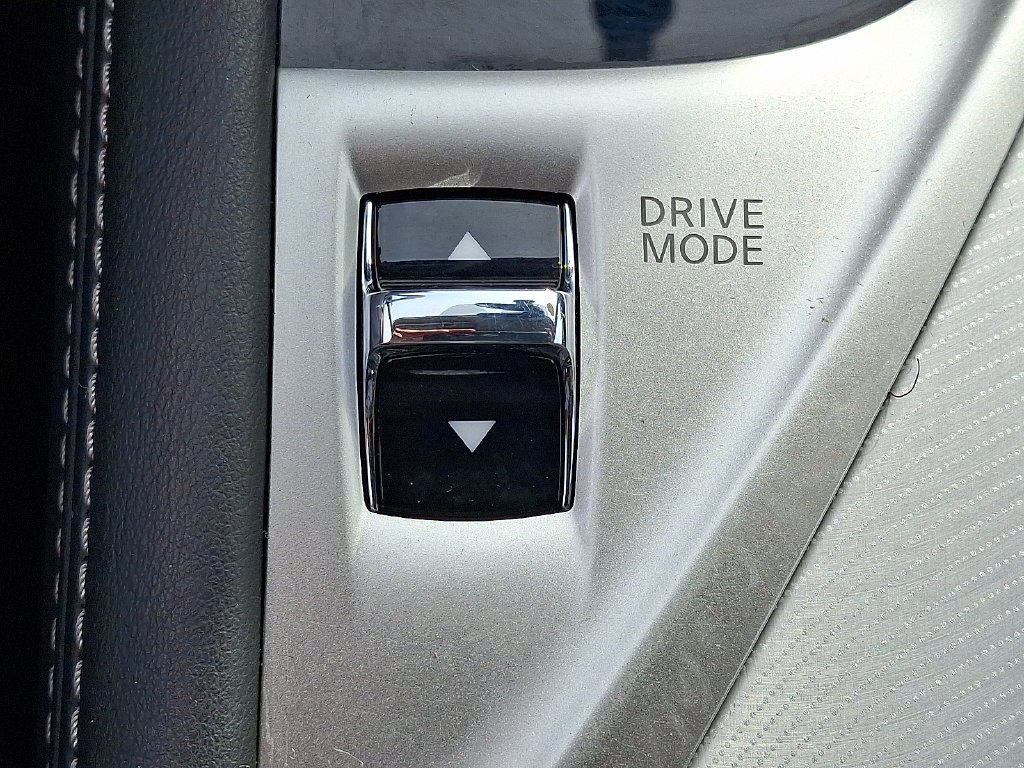 Used 2023 Black INFINITI LUXE image 25
