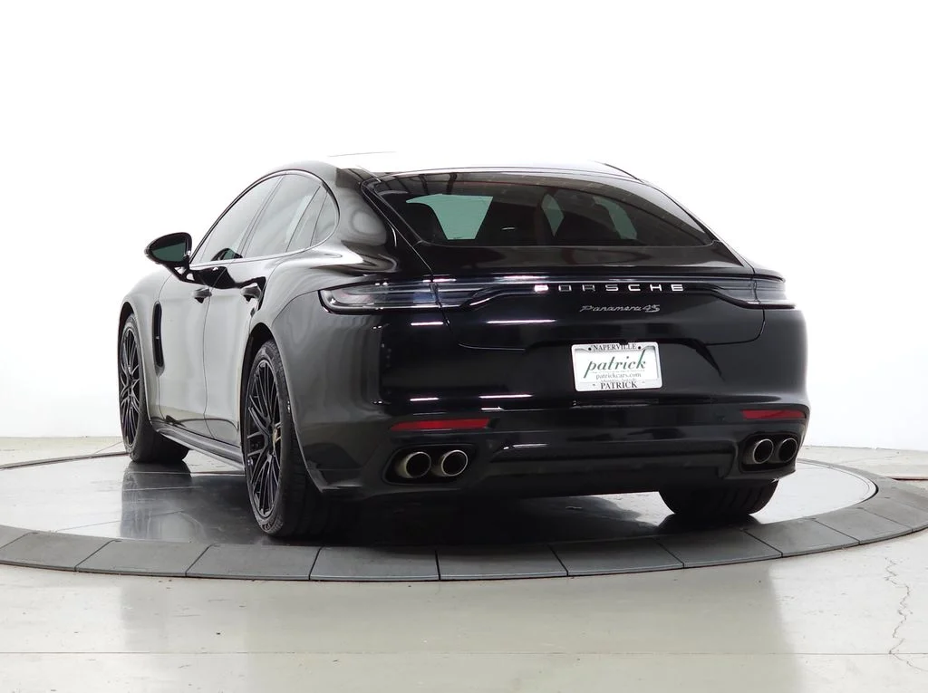 Used 2022  Porsche 4S image 3
