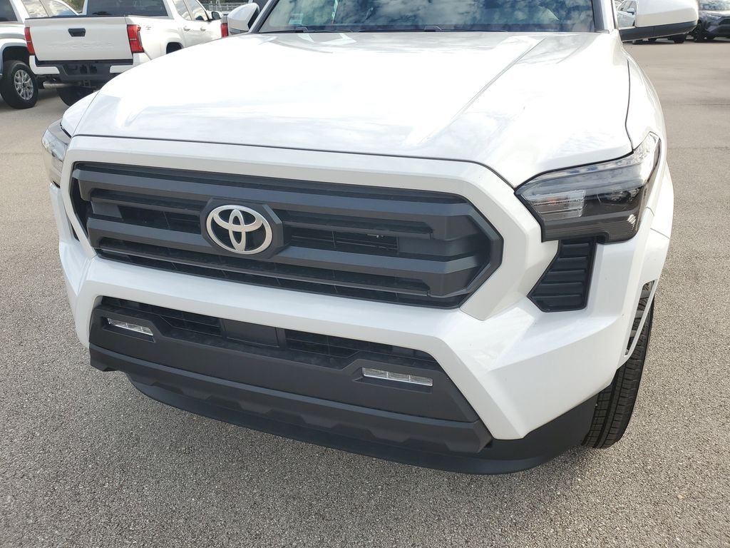2025 Toyota Tacoma SR5 - Photo 10