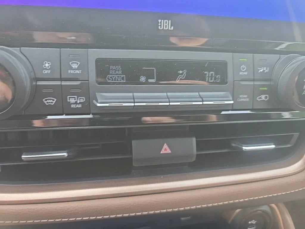 Used 2025  Toyota  image 19
