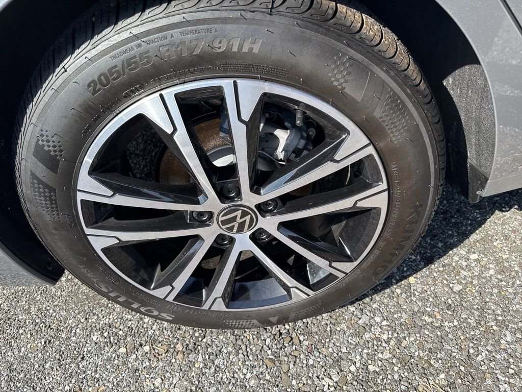New 2025 Silver Volkswagen 1.5T Sport image 10