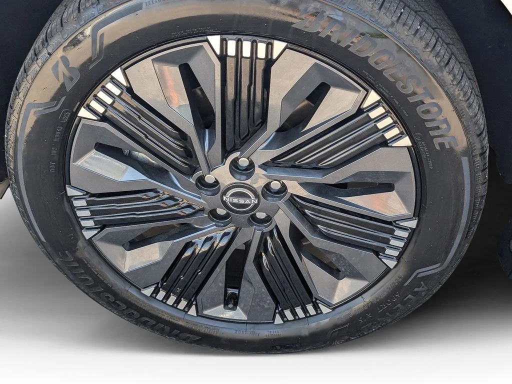 Used 2026 White Nissan Platinum image 11