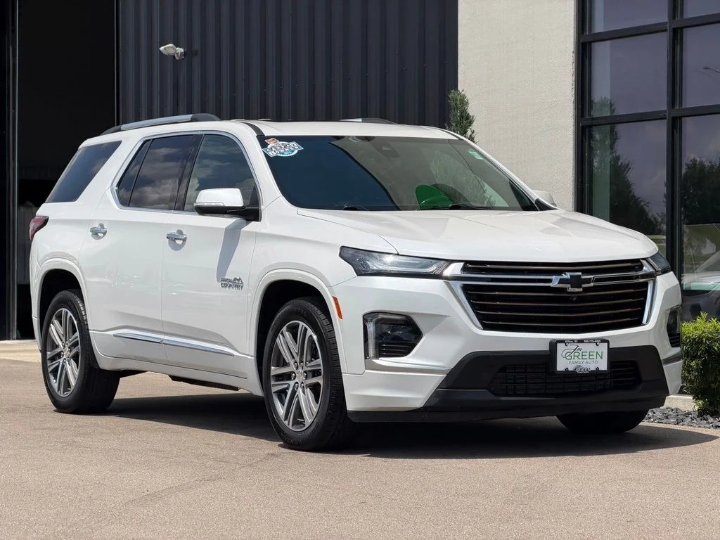 Used 2022 White Chevrolet High Country image 4