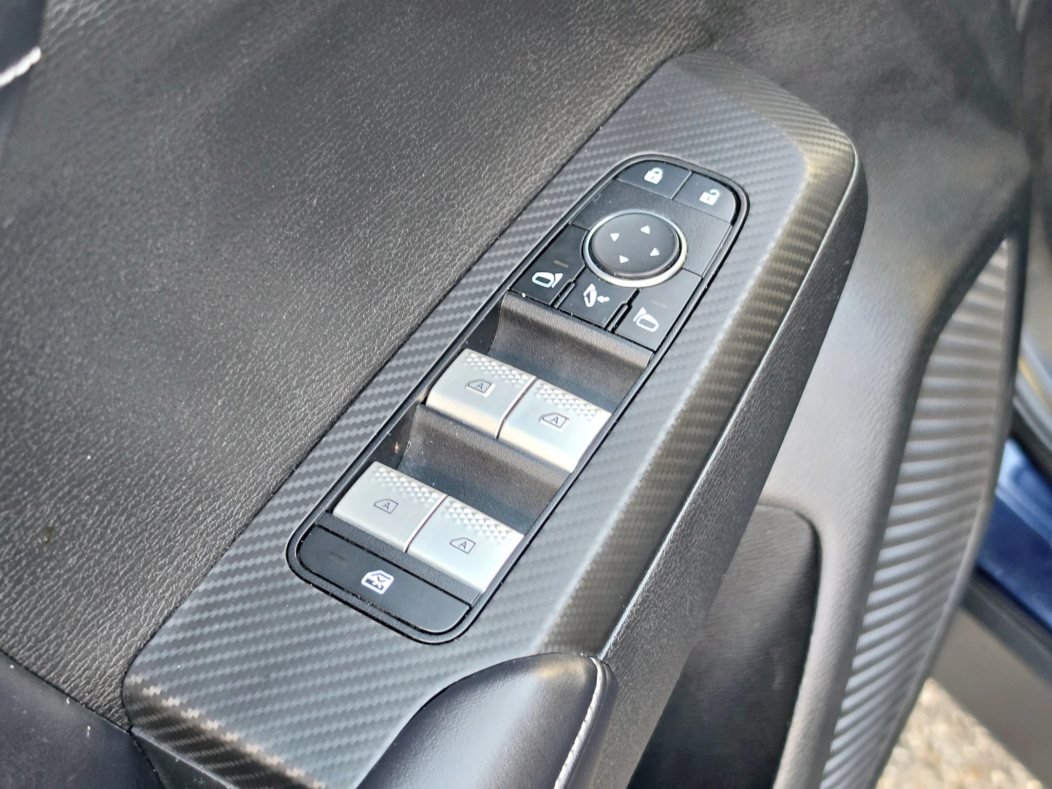 Used 2024 Cosmic Blue Metallic Mitsubishi SE image 20