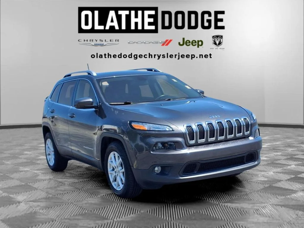 Used 2016 Gray Jeep Latitude image 28