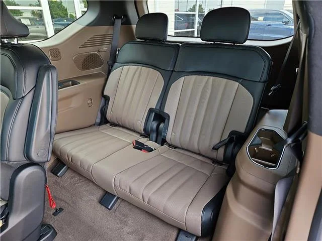 New 2026 Wolf Gray Ebony Black Roof KIA GT-Line (A1) All-Wheel Drive image 13