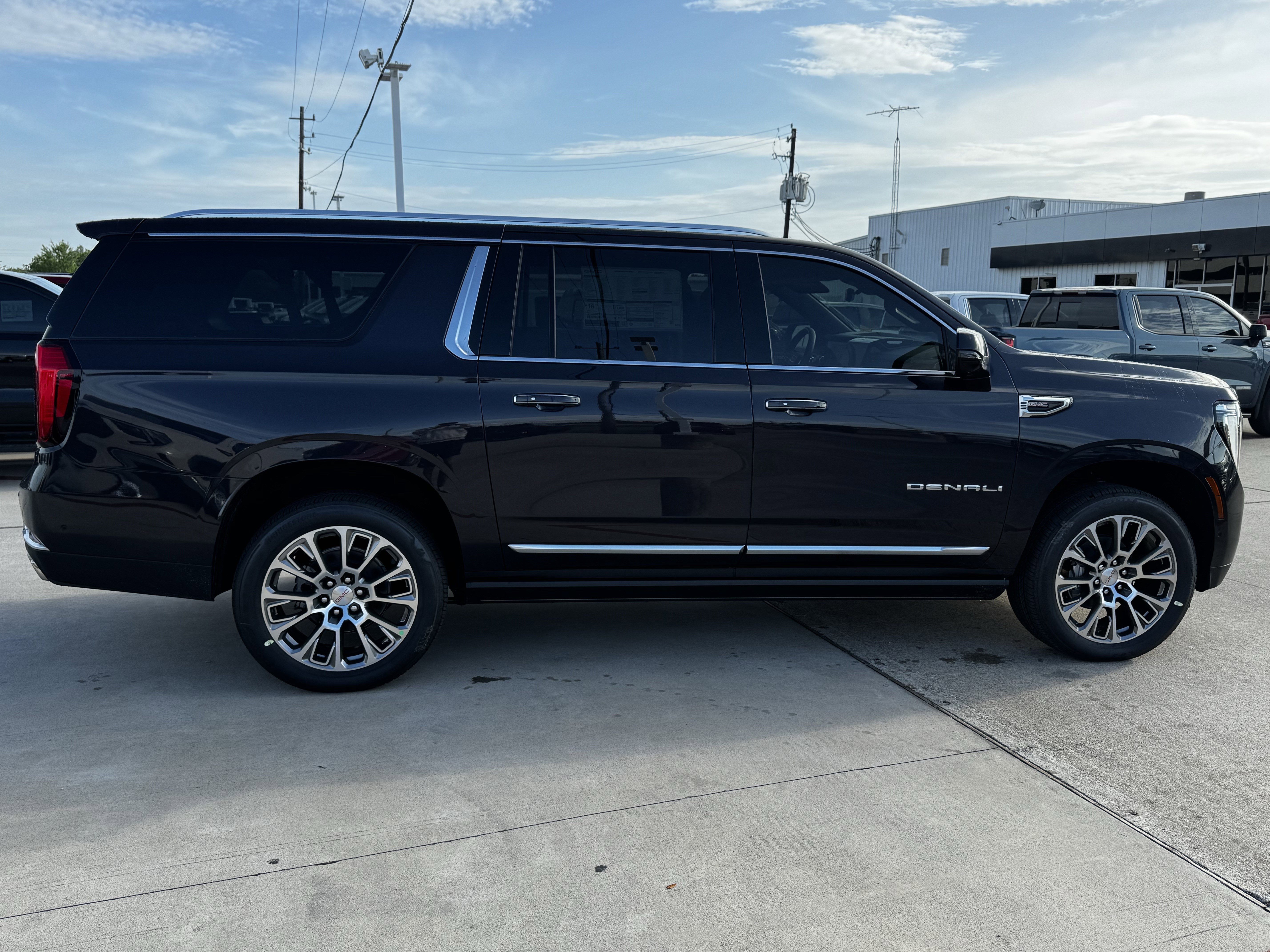2026 GMC Yukon XL Denali - Photo 6