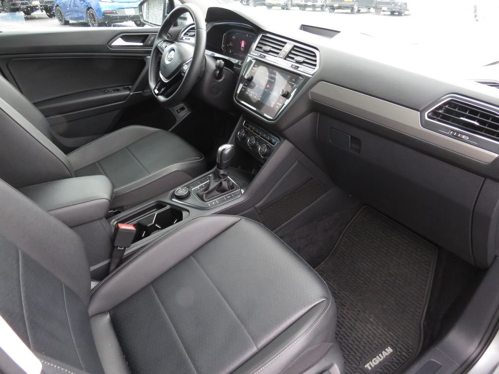 Used 2020 Silver Volkswagen 2.0T SEL image 16