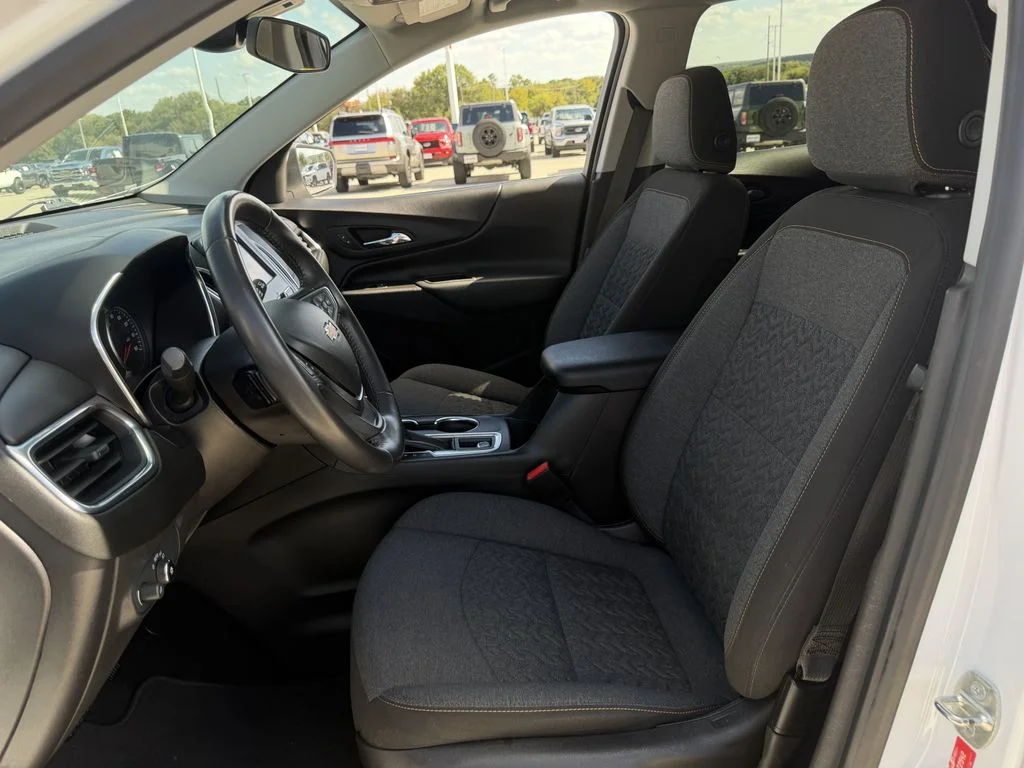 Used 2022 White Chevrolet LT image 23