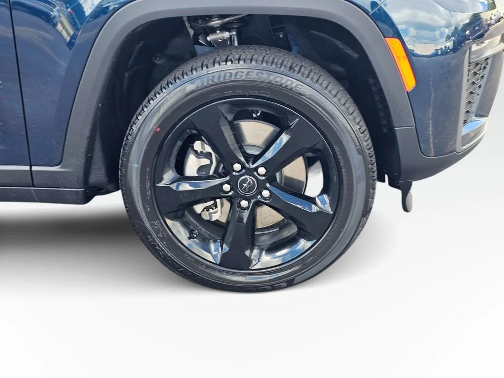 New 2027 Fathom Blue Pearl-Coat Paint Jeep Limited image 6