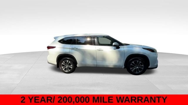 Used 2022 Beige Toyota XLE image 9