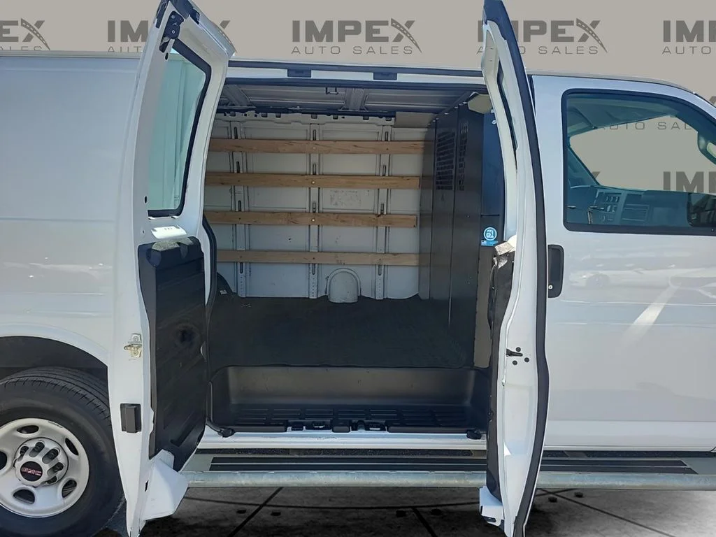 2023 GMC Savana Cargo Work Van - Photo 20