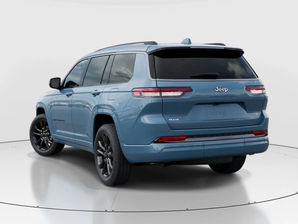 New 2026 Steel Blue Exterior Paint Jeep Limited Reserve image 3